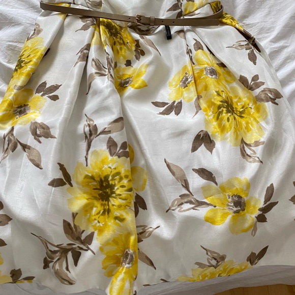🌼Jessica Howard Designer Dress 👗14W with Gorgeous🌼Yellow Flowers. Like New 🌼 - Picture 8 of 16